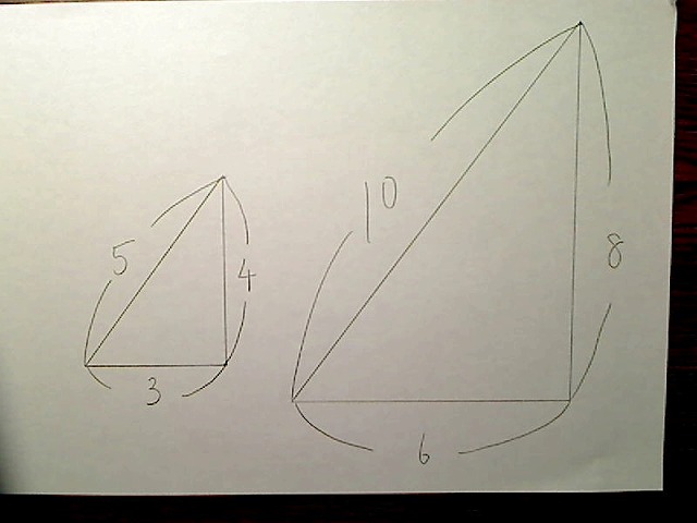 大きいほうの三角形。辺の長さが6,8,10