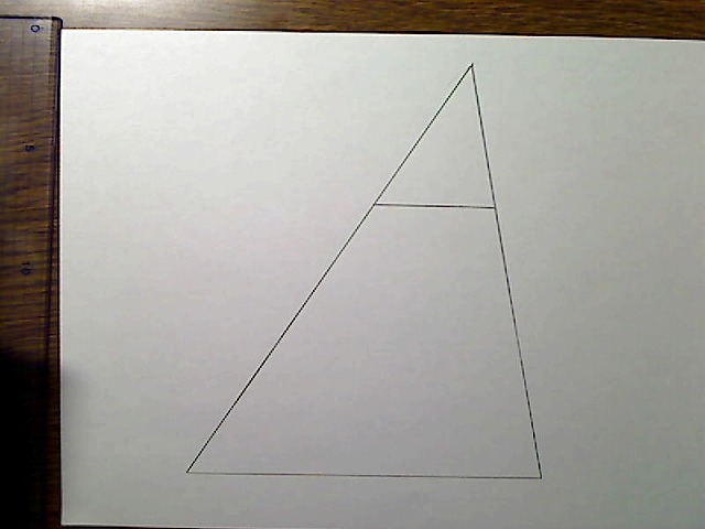 一つの三角形の中で、中間に1本、線で分けたもの。